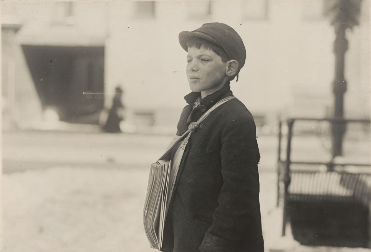 Tony Casale, «Bologna», 11 år gammel, har solgt aviser i 4 år, Hartford, Connecticut, mars 1909 av Lewis Wickes Hine