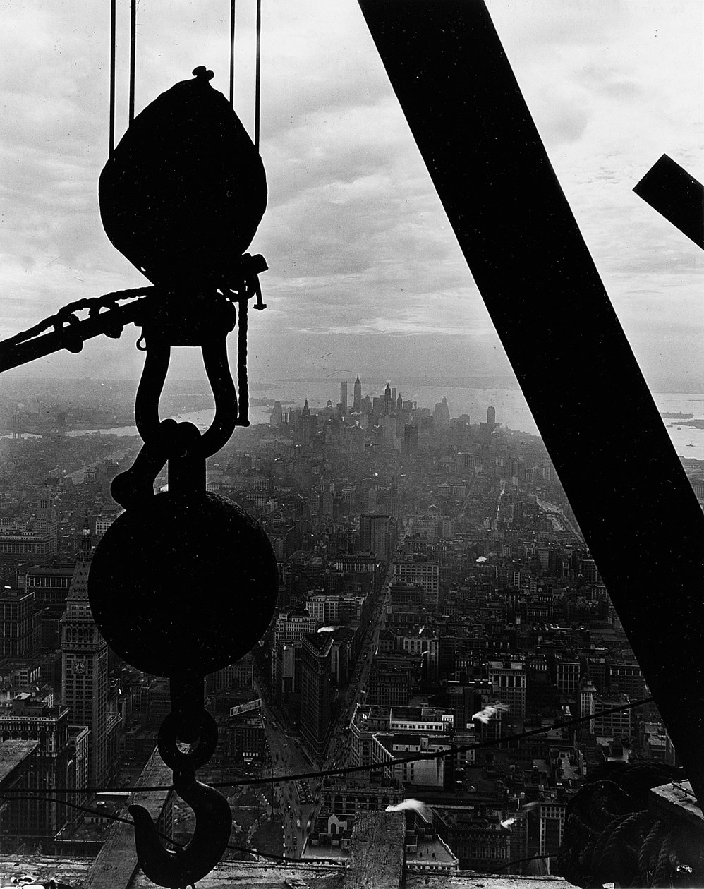 Utsikt over Lower Manhattan fra Empire State Building, 1931 av Lewis Wickes Hine