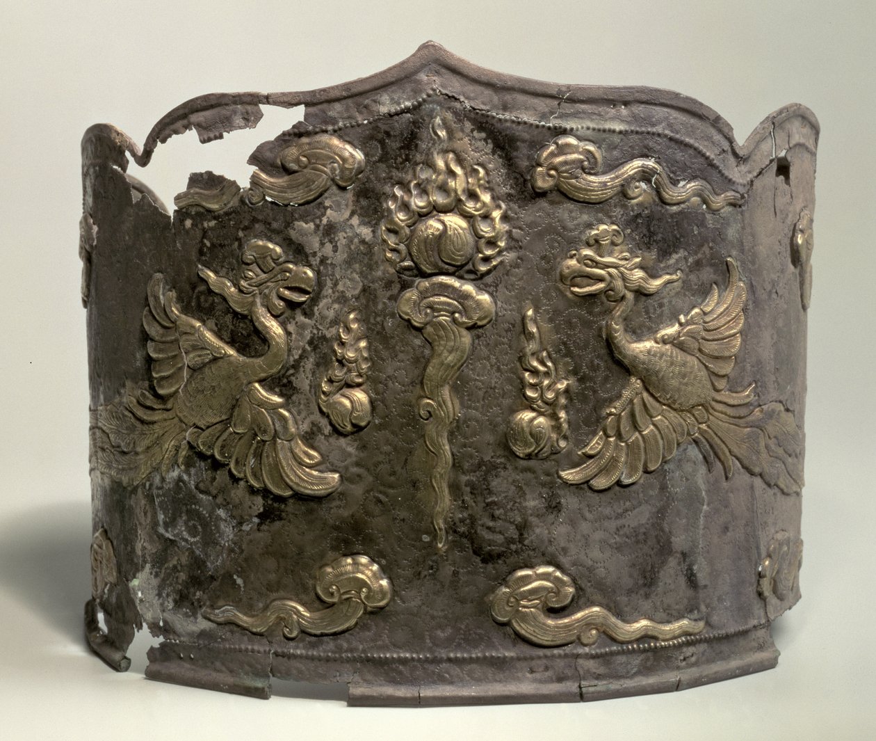 Sølv og pakkeforgylt keiserkrone, Liao-dynastiet, 10-1100-tallet av Liao Dynasty Chinese School