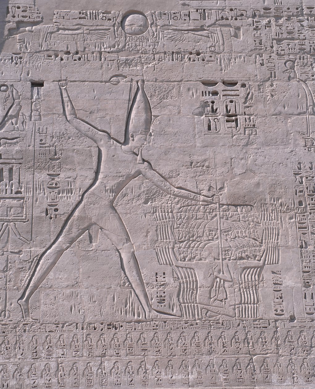 Utskjæringer på veggen til et tempel, Medinet Habu, Luxor, Egypt av Unbekannt Unbekannt