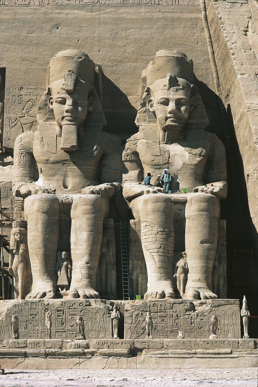 Kolossale sandsteinsfigurer av tronende Ramses II av Unbekannt Unbekannt