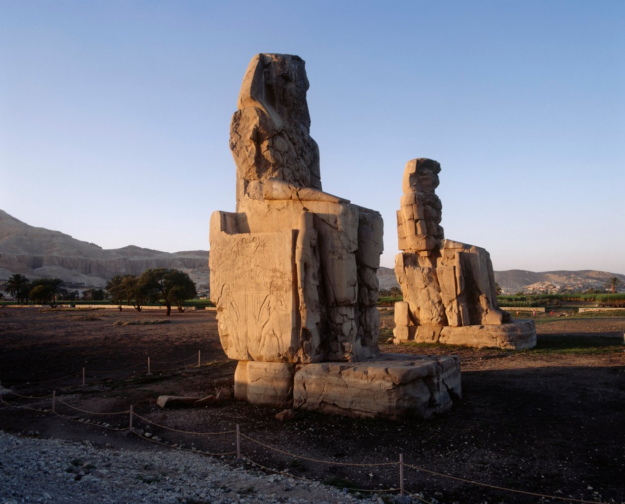 Egypt, Luxor Governorate, Karnak, Statuer av Amenhotep III av Unbekannt Unbekannt