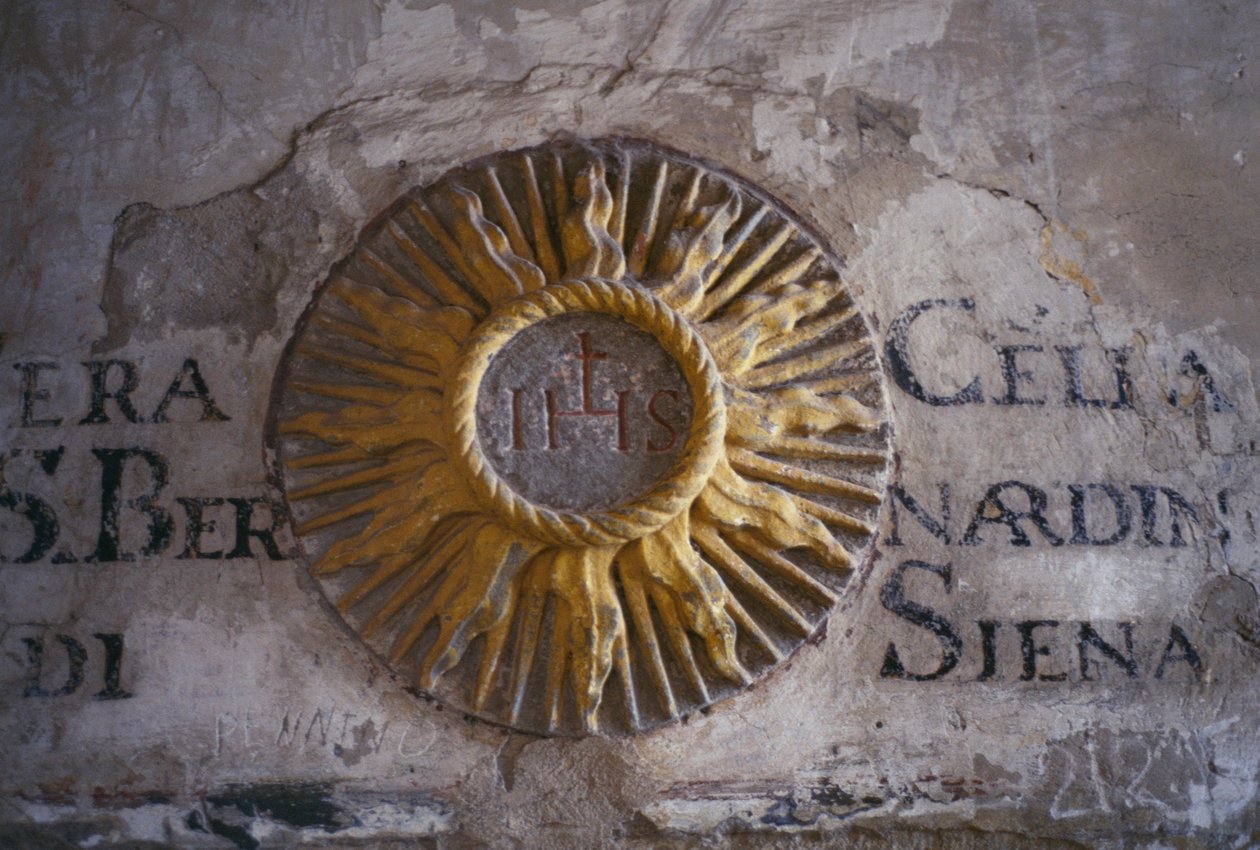 Inskripsjoner og relieff som viser Sun, celle i sovesal i San Bernardino, Saint Francis Convent, Fiesole, Toscana, Italia av Unbekannt Unbekannt
