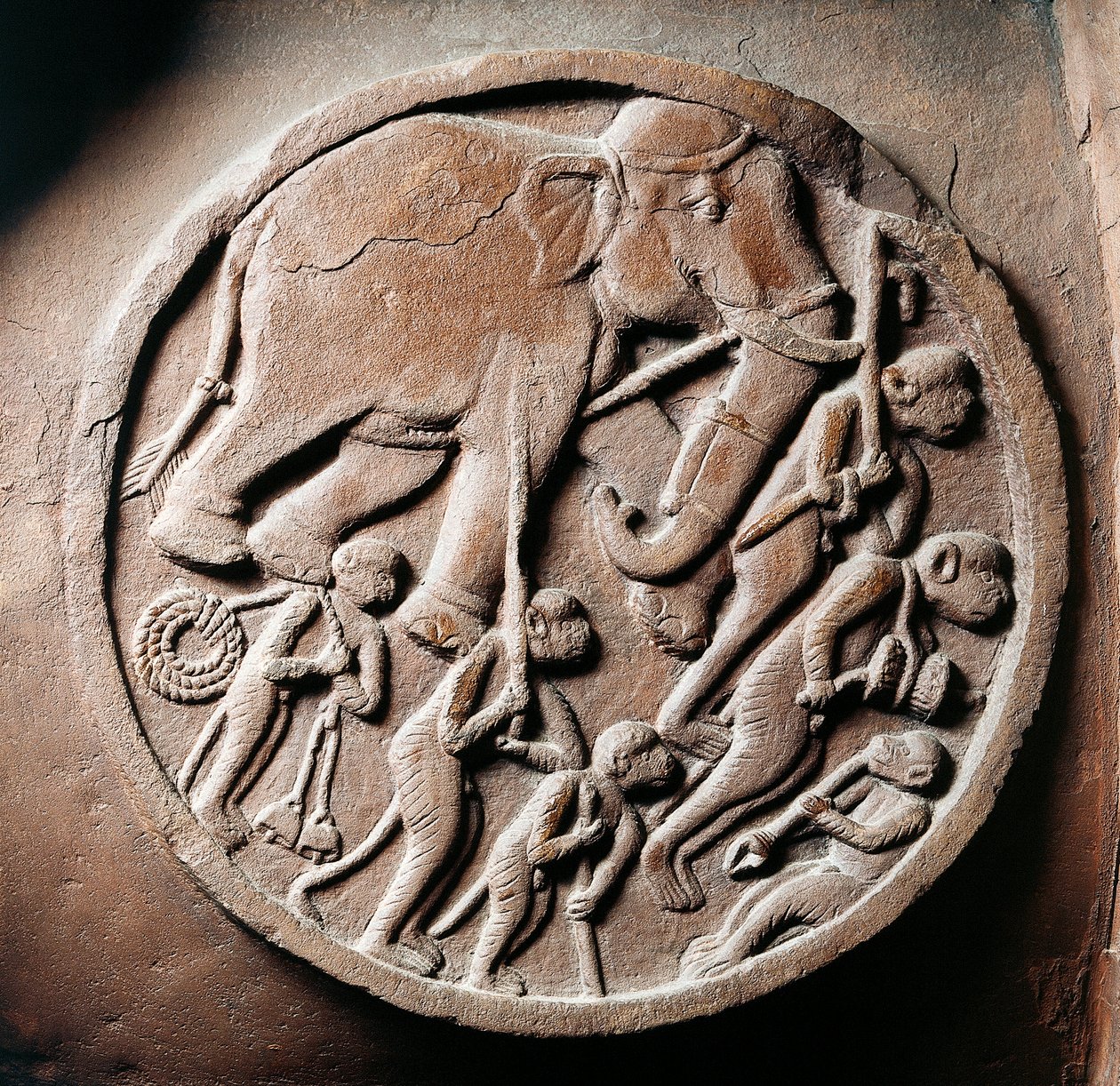 Medaljong med aper og elefanter, relieff fra Stupa of Bharhut, buddhistisk monument, Madhya Pradesh, India, indisk sivilisasjon, 2. århundre f.Kr. av Unbekannt Unbekannt
