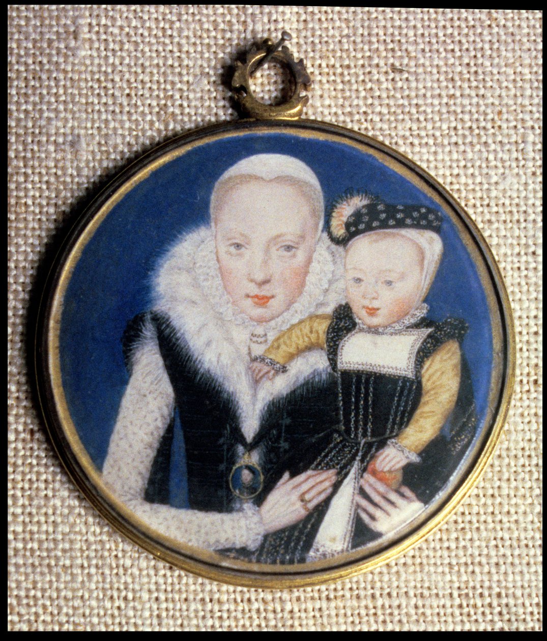 Portrettminiatyr av Lady Katherine Seymour, født Gray (ca. 1538-68) grevinne av Hertford, holder sin spedbarnssønn og iført ektemannens miniatyr, ca. 1562 av Lievine Teerlink