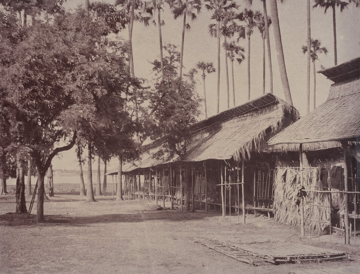 Amerapoora: Barracks of the Burmese Guard av Linnaeus Tripe