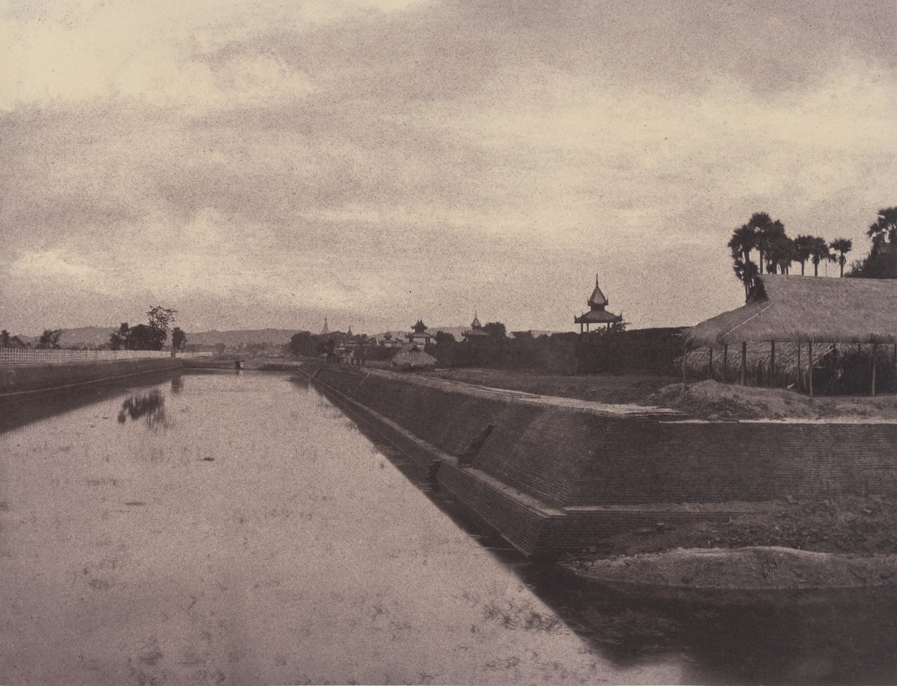 Amerapoora: South Ditch of the City Wall av Linnaeus Tripe