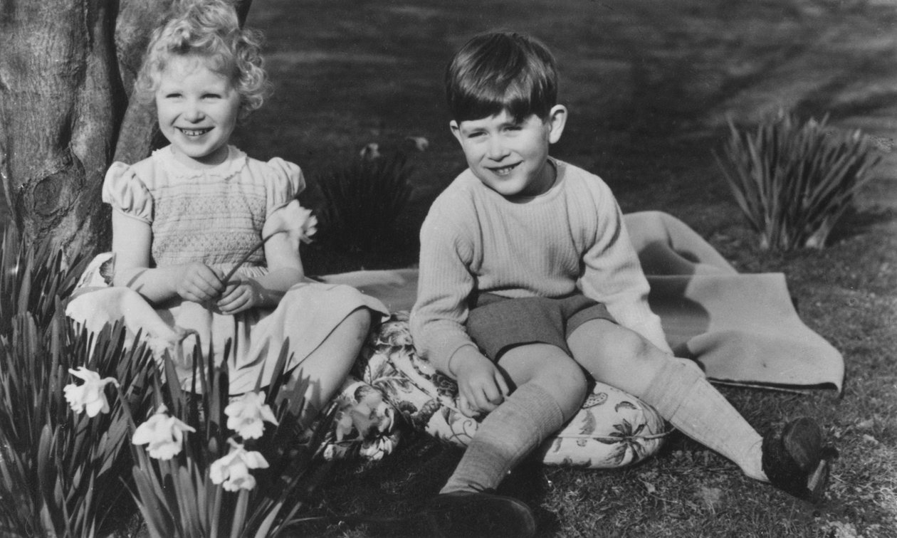 Prins Charles og prinsesse Anne som barn på Balmoral, 28. september 1952. av Lisa Sheridan