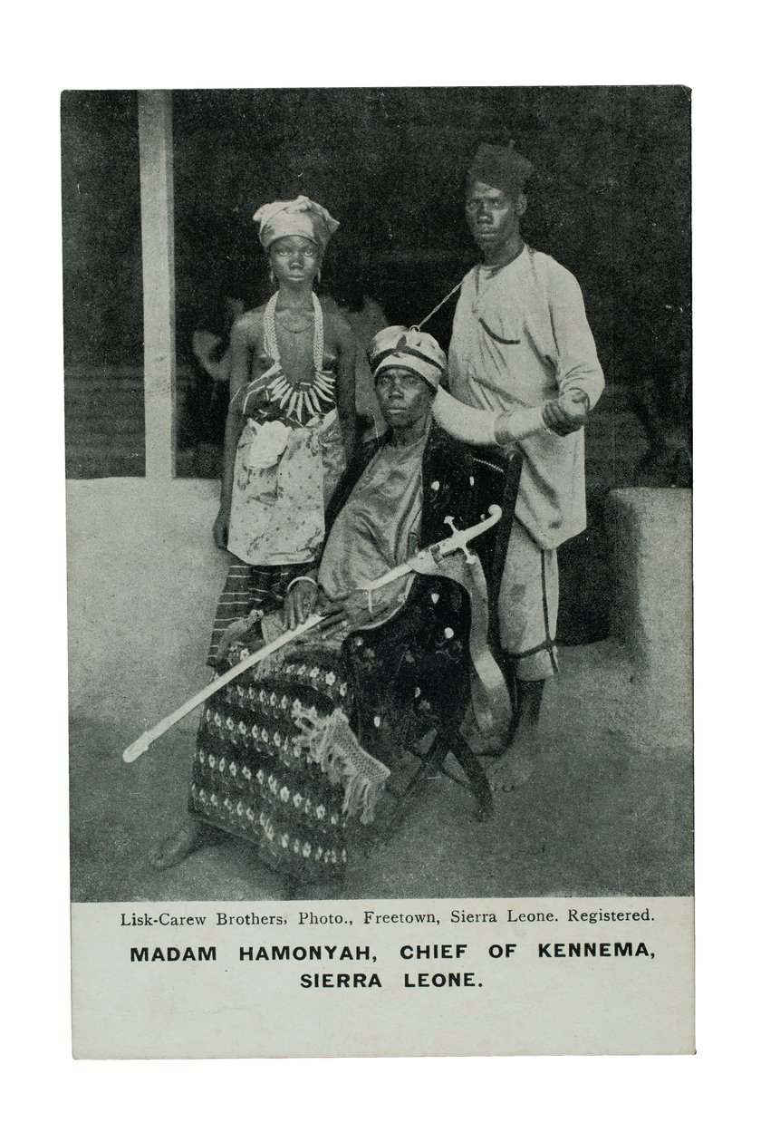 Madam Hamonyah, sjef for Kennema, Sierra Leone, ca. 1905-07 av Lisk Carew Brothers