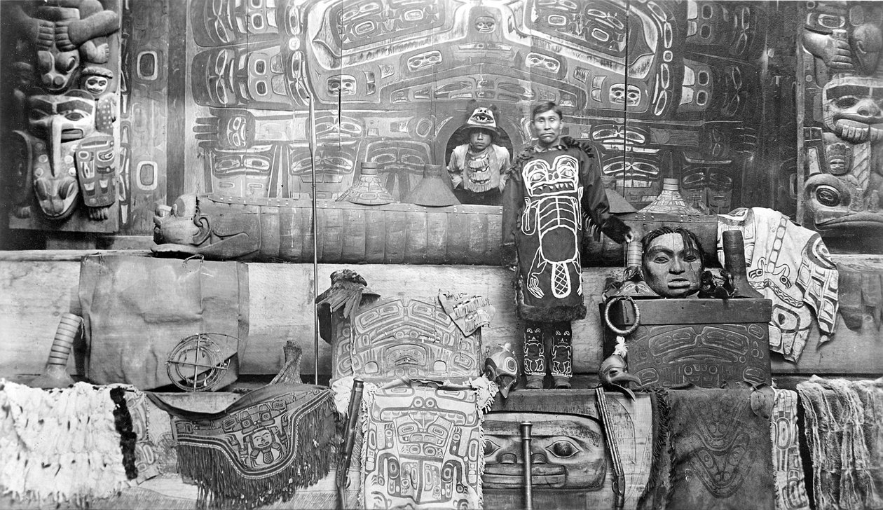 Et Alaskan Indian Chiefs House, 1897 av Lloyd Valentine and Pond, Edwin Percy Winter