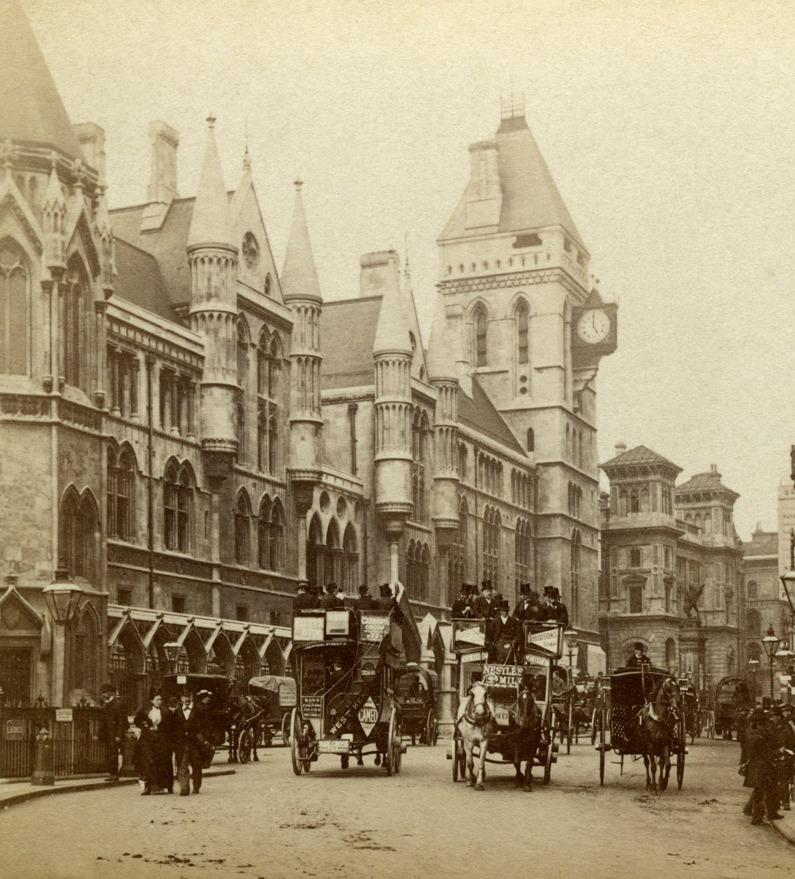 Law Courts, Strand, London, slutten av 1800-tallet. av London Stereoscopic and Photographic Co