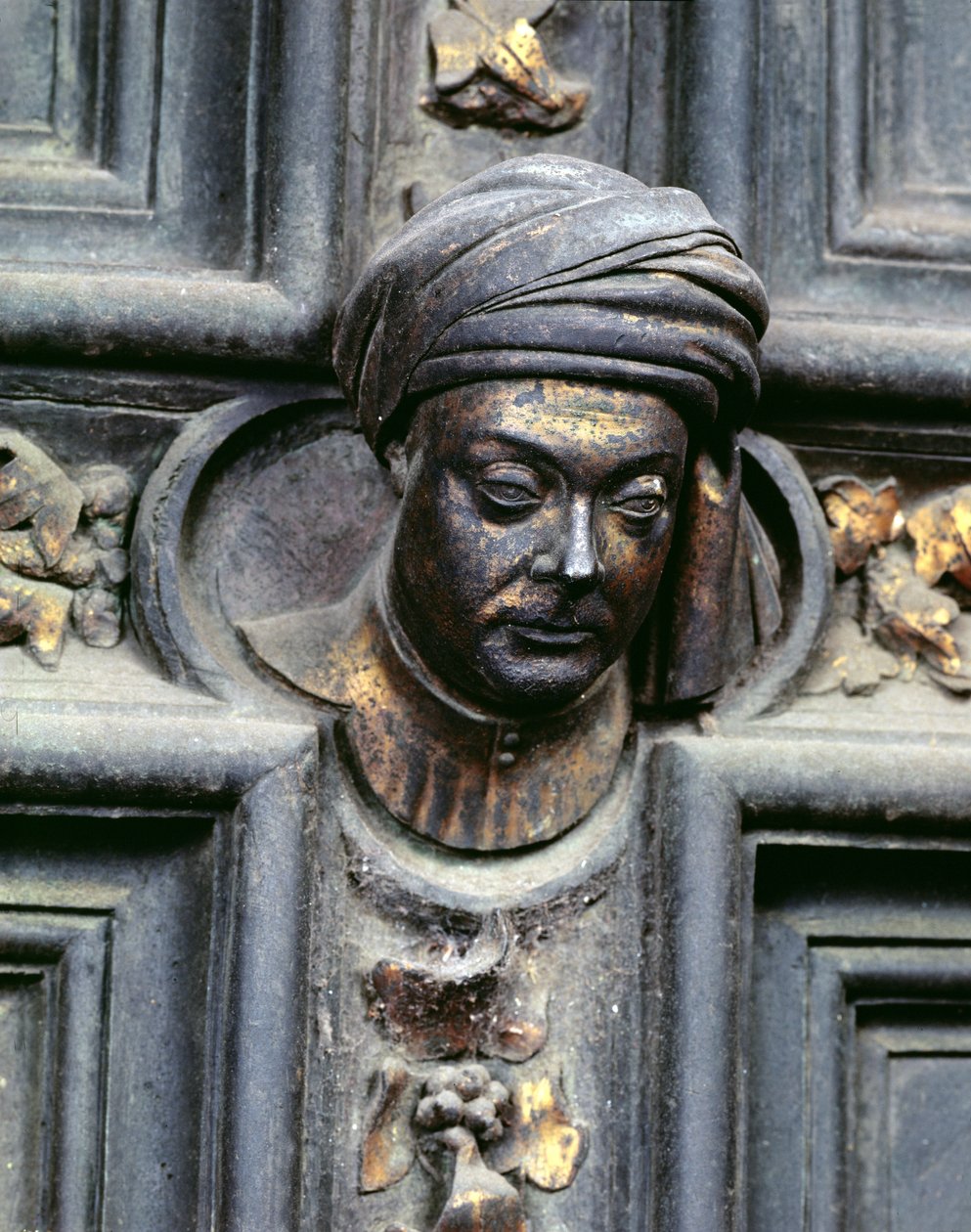 Selvportrett, femte hode fra toppen på venstre dør til norddørene til dåpskapellet i San Giovanni, 1403-24 (bronse) av Lorenzo Ghiberti