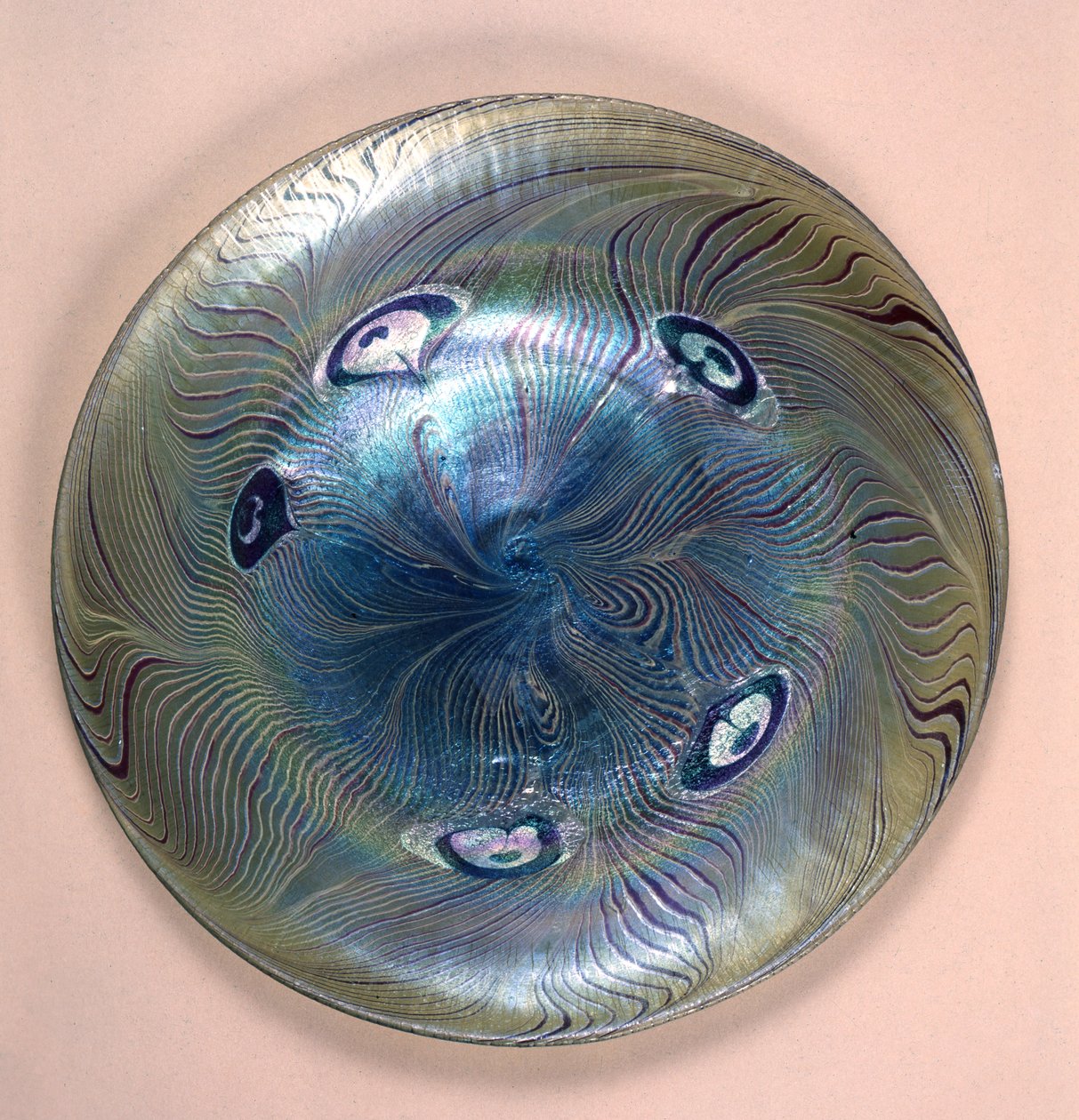 Tiffany favrile plate, New York, 1902 (glass) av Louis Comfort Tiffany