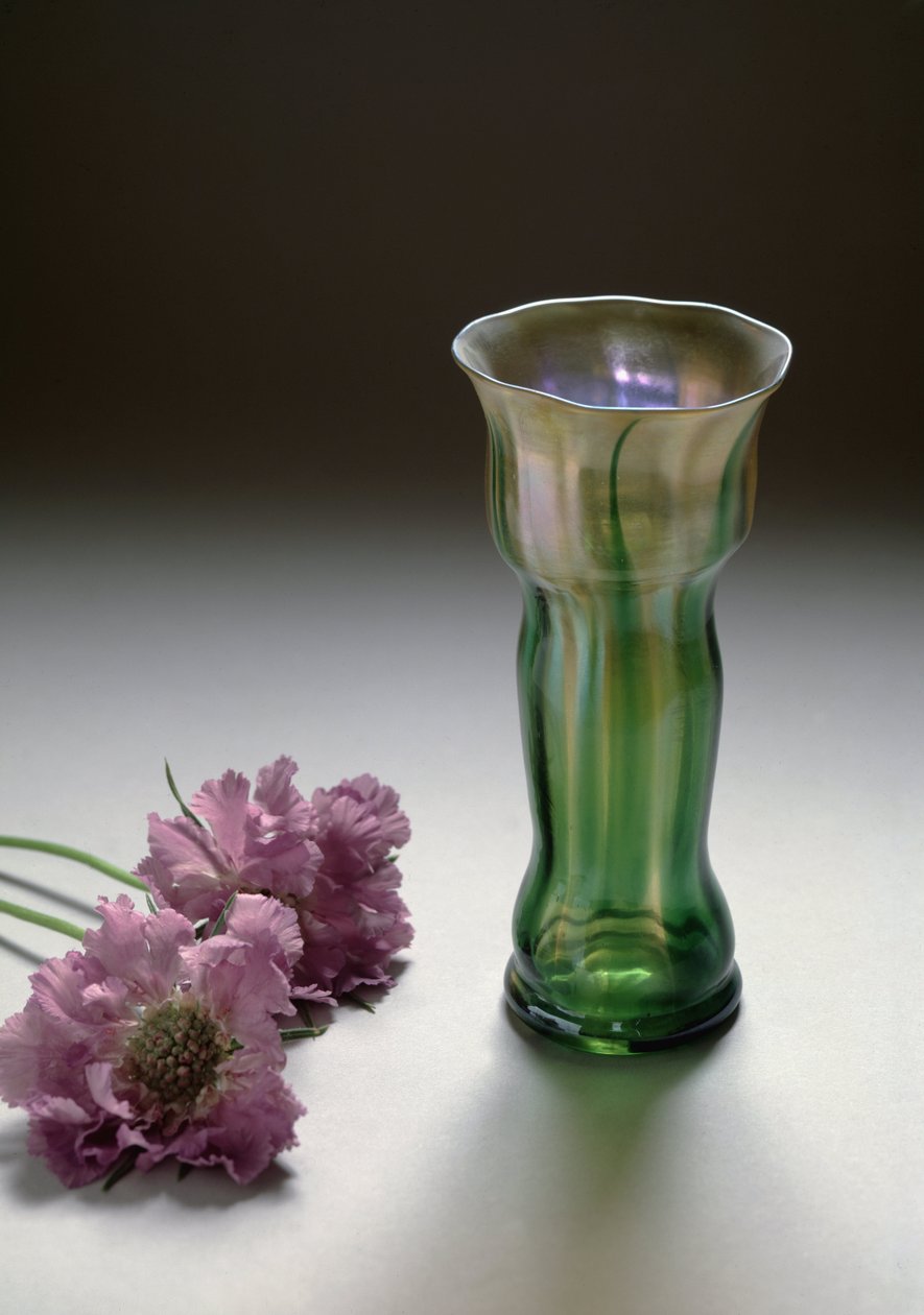Iriserende glassvase av Louis Comfort Tiffany (1848-1933), Liberty-stil av Louis Comfort Tiffany