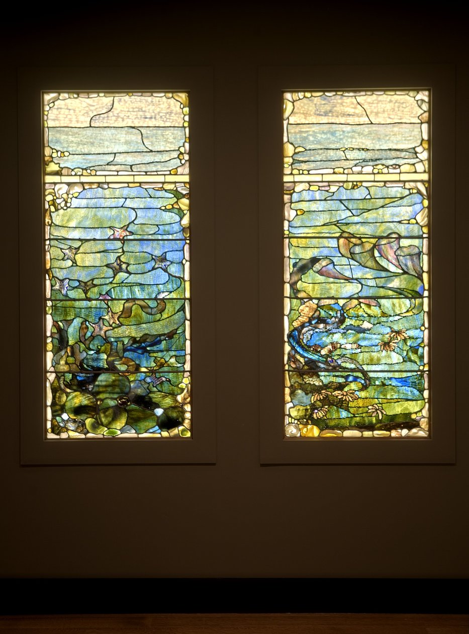Vindu med sjøstjerne ("Vår") og Vindu med sjøanemone ("Sommer"), ca. 1885-1895 (glass, bly, jern og treramme (original)) av Louis Comfort Tiffany