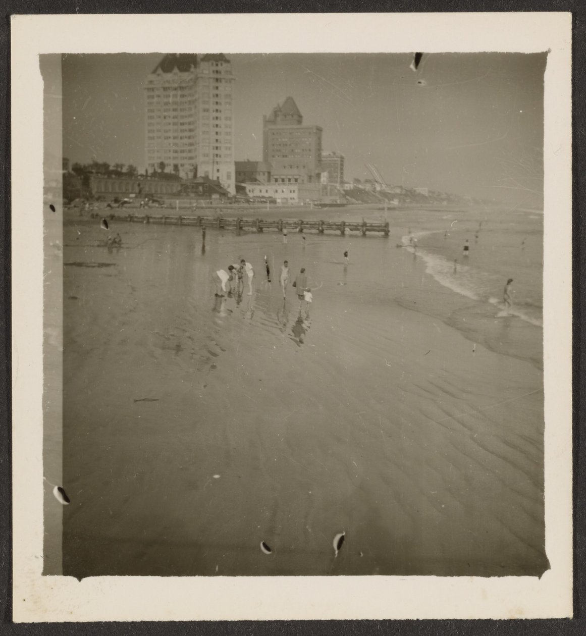 [Strandscene] av Louis Fleckenstein