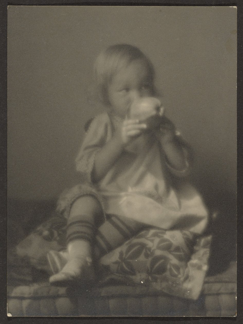 Barn med eple av Louis Fleckenstein