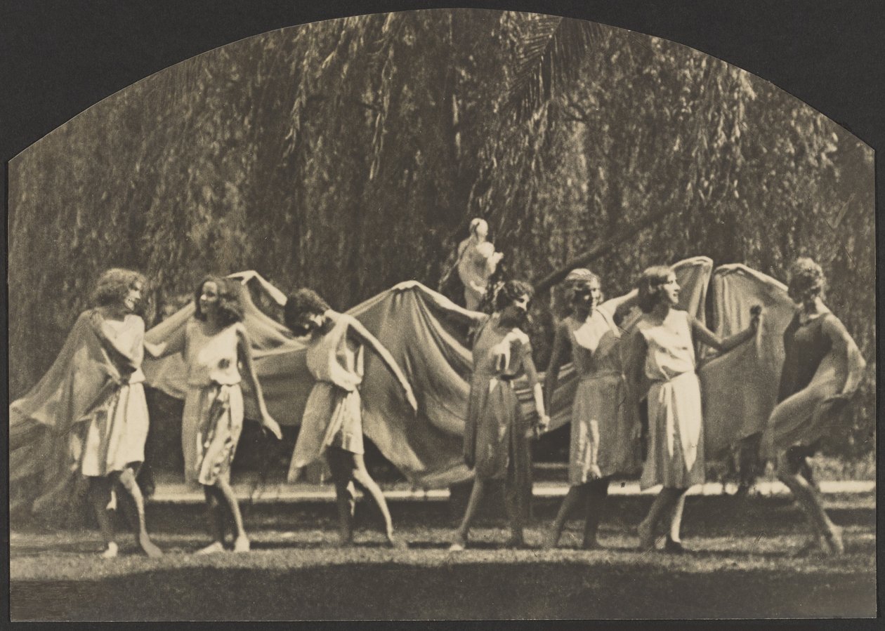 Dansere poserer i en lund av Louis Fleckenstein