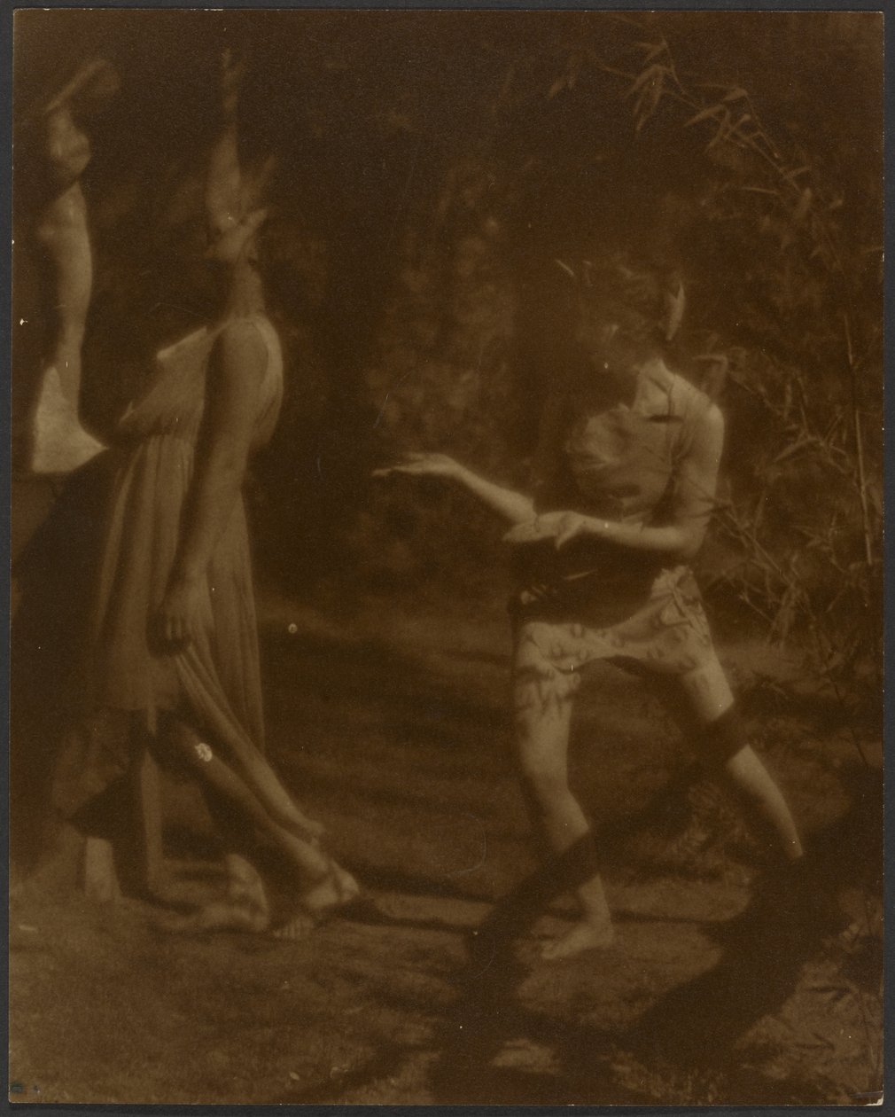 [Dansere i en positur] av Louis Fleckenstein