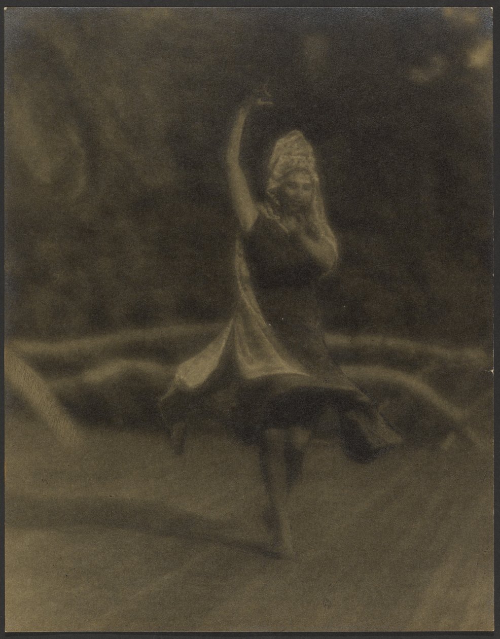 [Kvinnelig danser] av Louis Fleckenstein