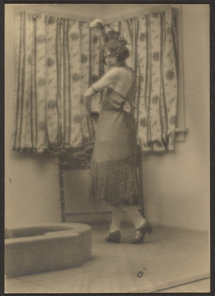 [Kvinnelig danser] av Louis Fleckenstein