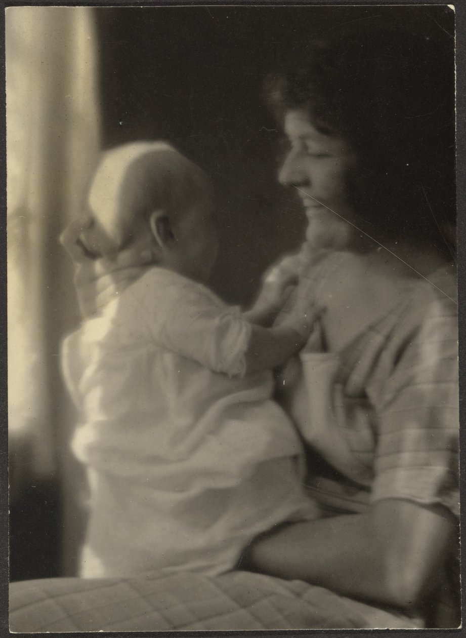 Florence holder en baby av Louis Fleckenstein