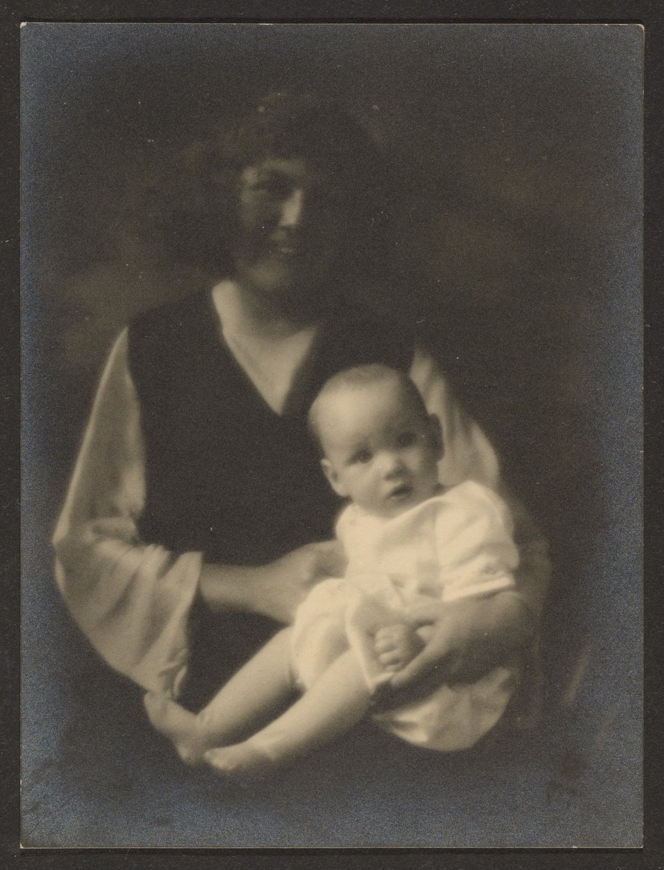 [Florence og baby] av Louis Fleckenstein