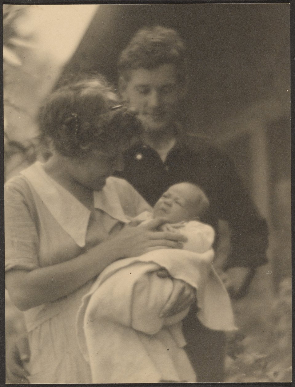[Florence og ektemann med baby] av Louis Fleckenstein