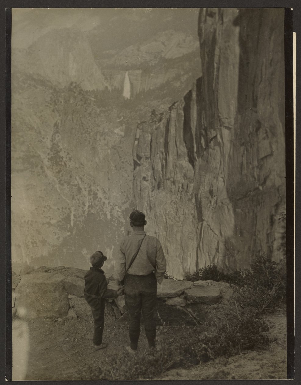 Liberty Cap og Nevada Falls fra Ledge Trail, Yosemite nasjonalpark av Louis Fleckenstein