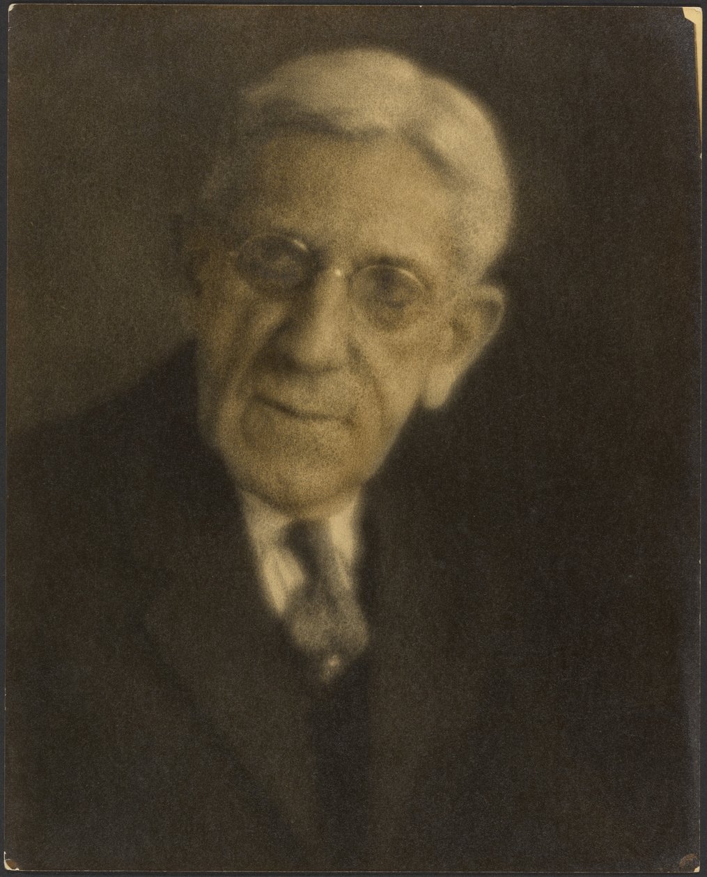 [Portrett av en mann med briller] av Louis Fleckenstein