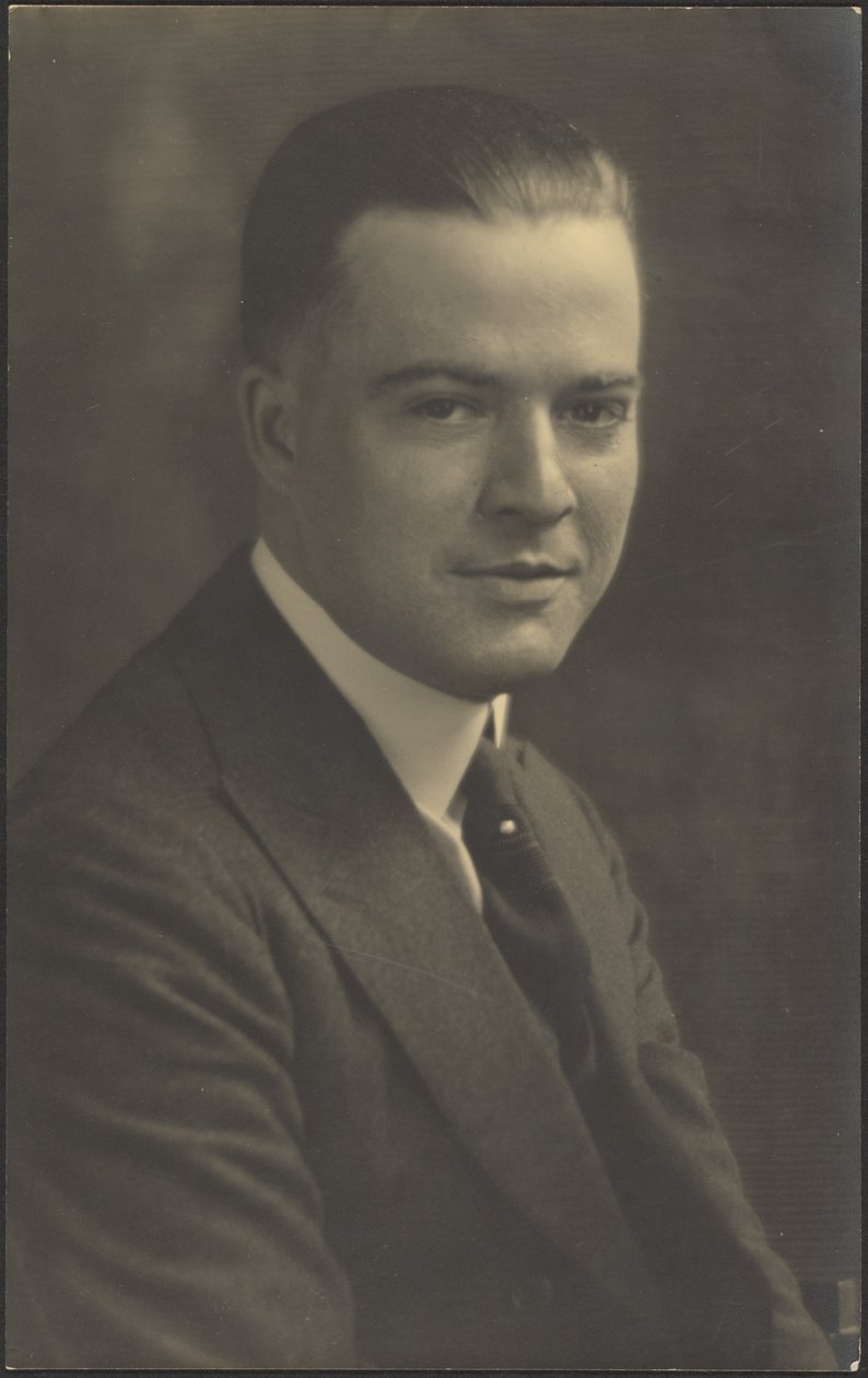 [Portrett av en mann med perleslipsnål] av Louis Fleckenstein
