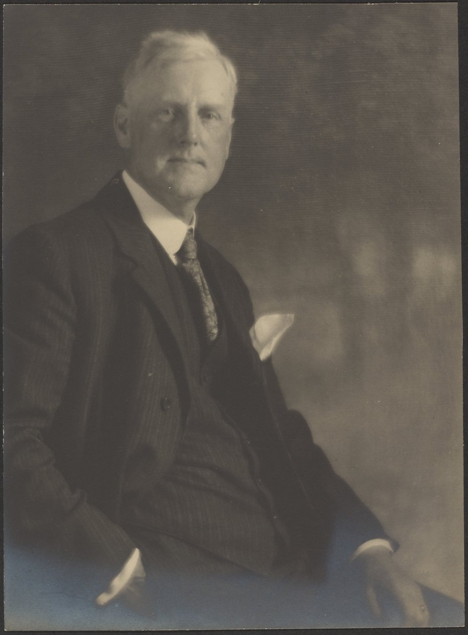 [Portrett av en mann med lommetørkle] av Louis Fleckenstein