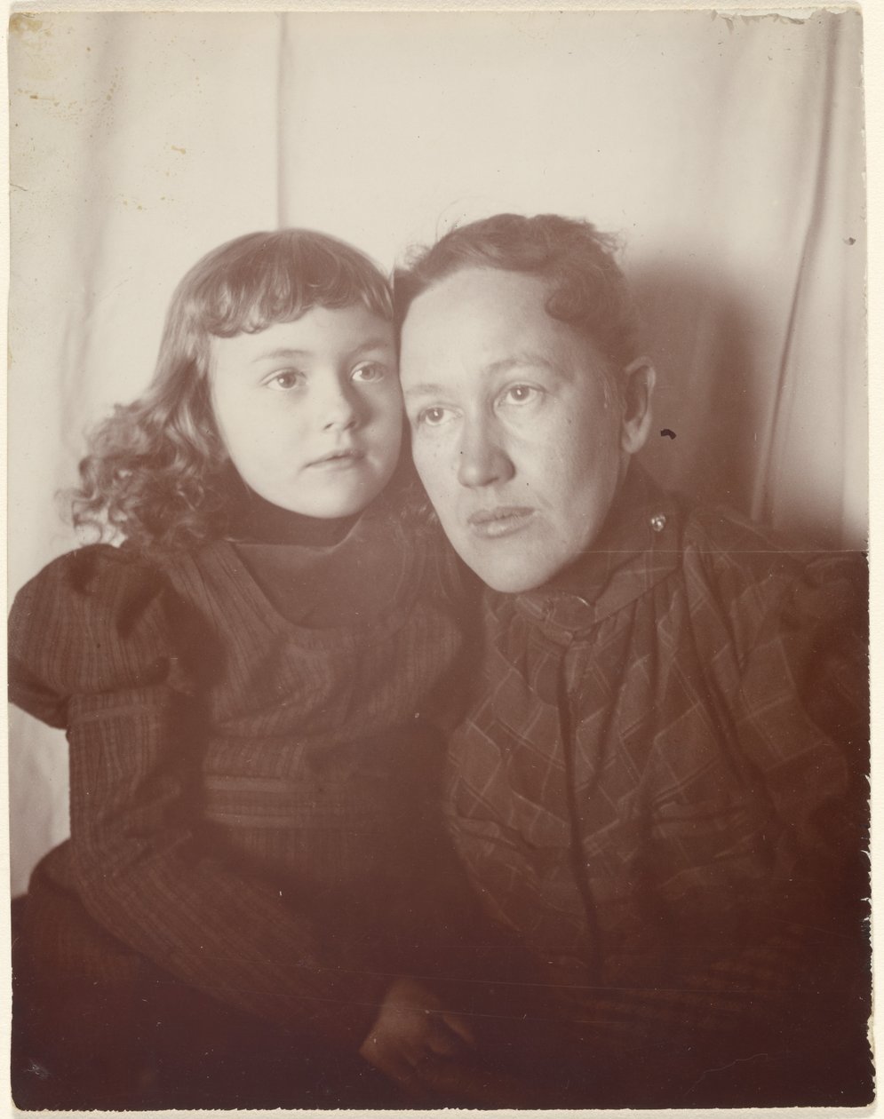 [Portrett av en kvinne og en jente] av Louis Fleckenstein