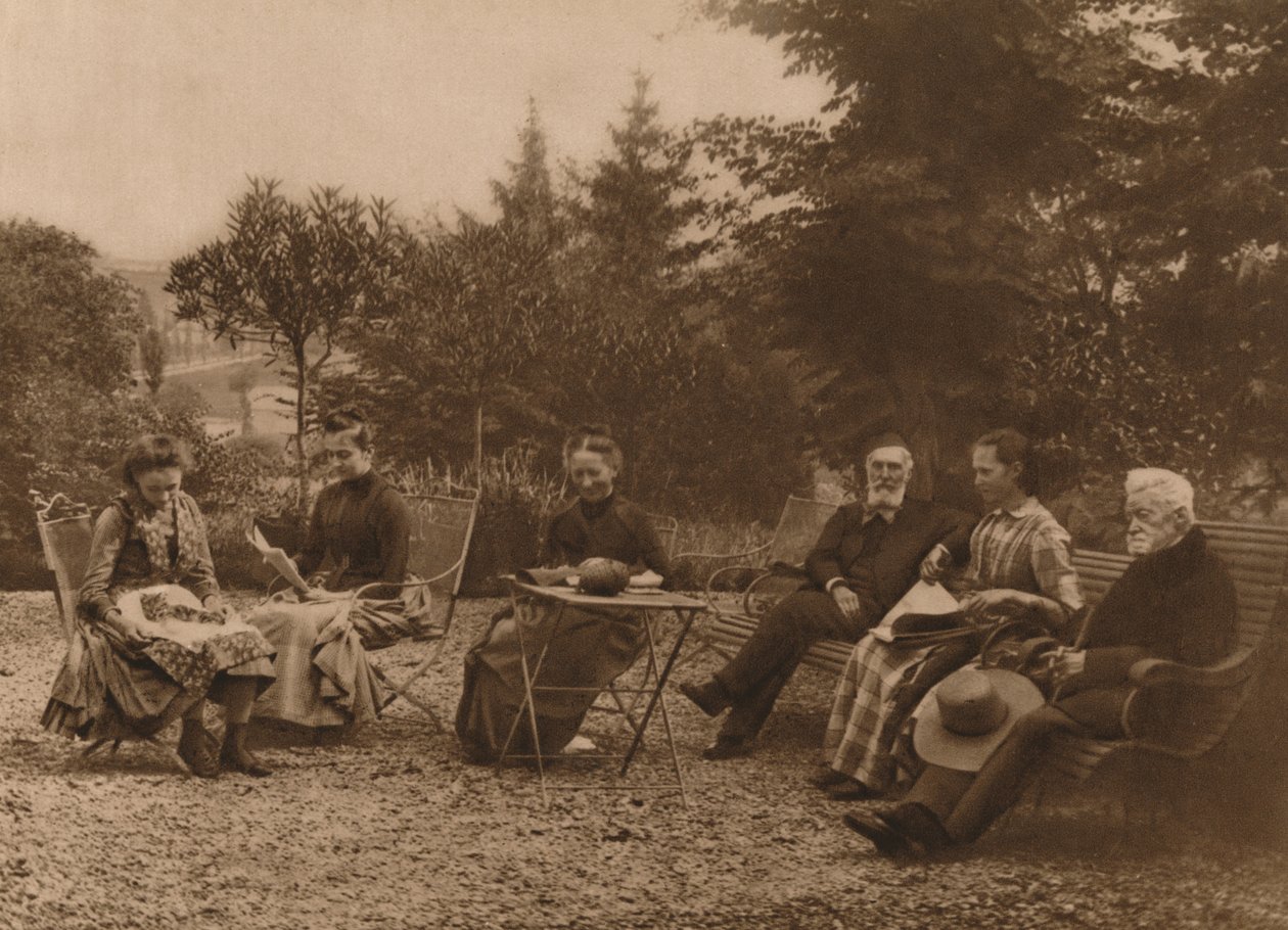 En gruppe menn og kvinner satt og snakket ved et bord, 1937 av Louis Guichard