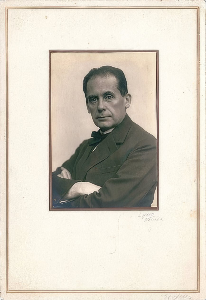 Walter Gropius (1883-1969). Tidlig på 1920-tallet av Louis Held