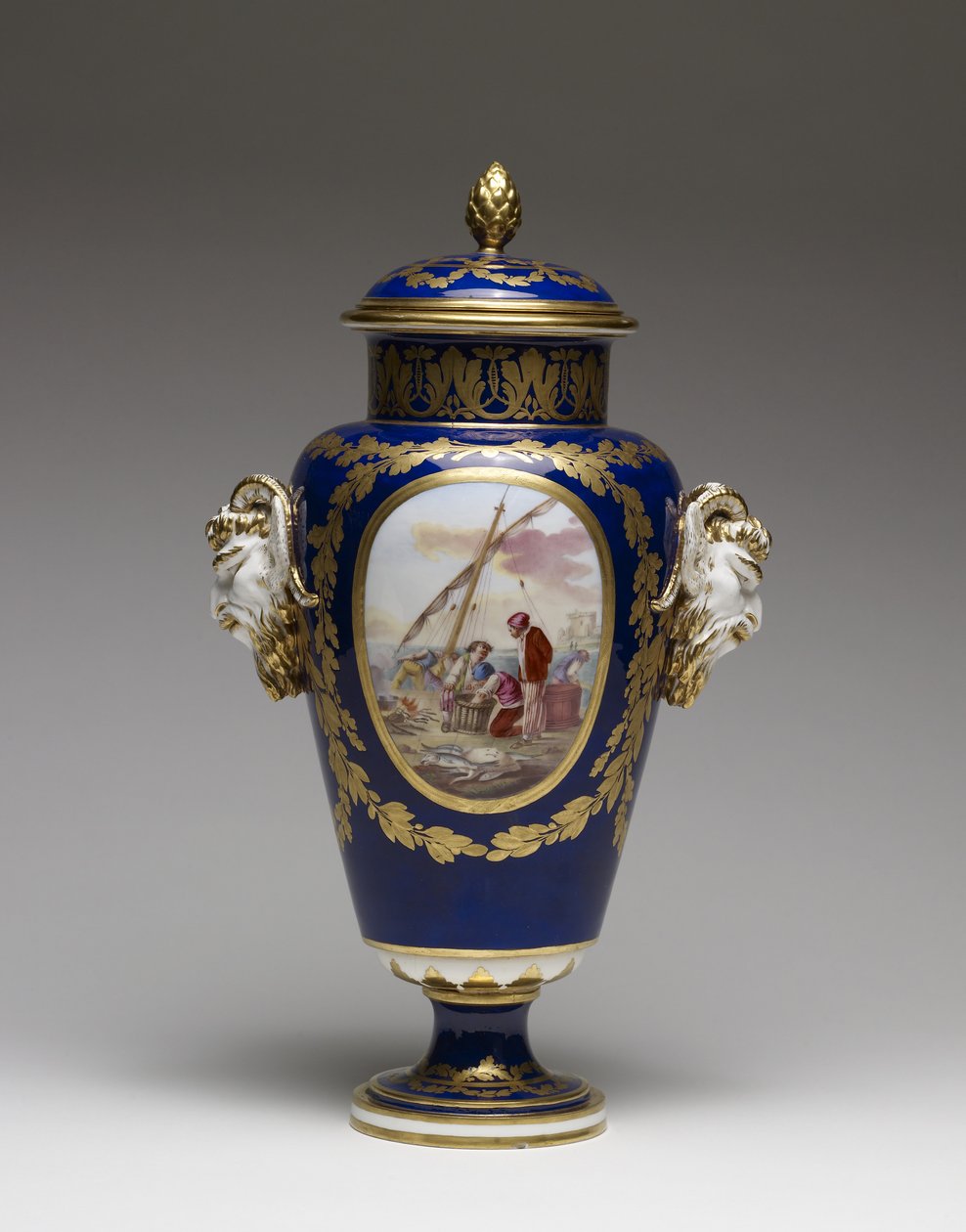 Vase (myklimt porselen med maling og forgylt) av Louis Simon Boizot