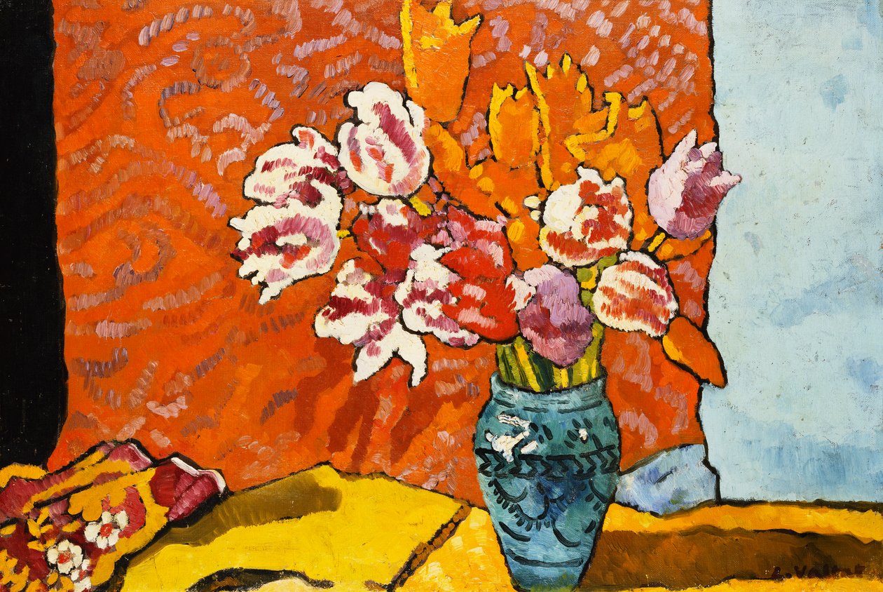 Blå vase, tulipaner og draperier; Blå vase, tulipaner og draperier av Louis Valtat