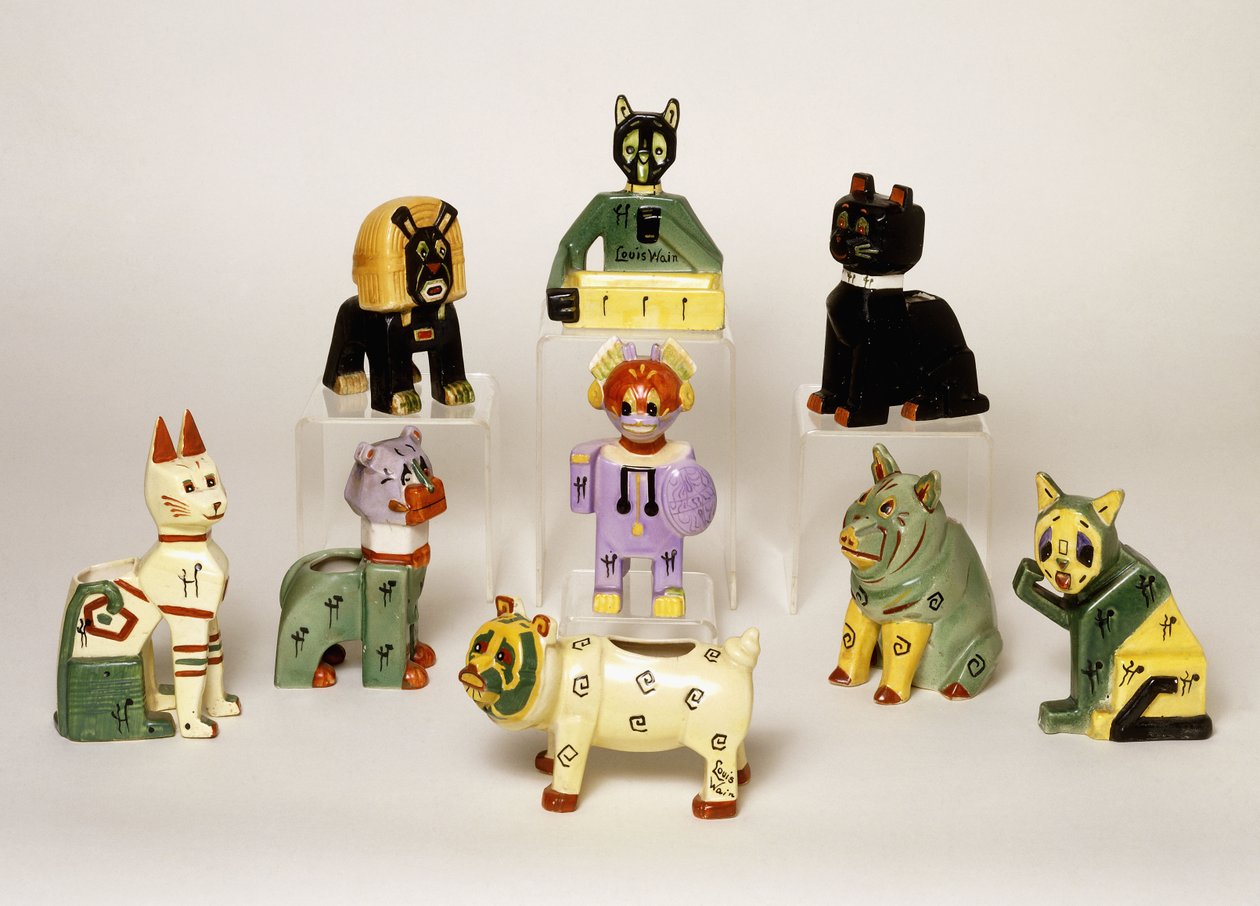 En gruppe porselensvaser formet som stiliserte dyr, 1900-tallet (porselen, emalje) av Louis Wain