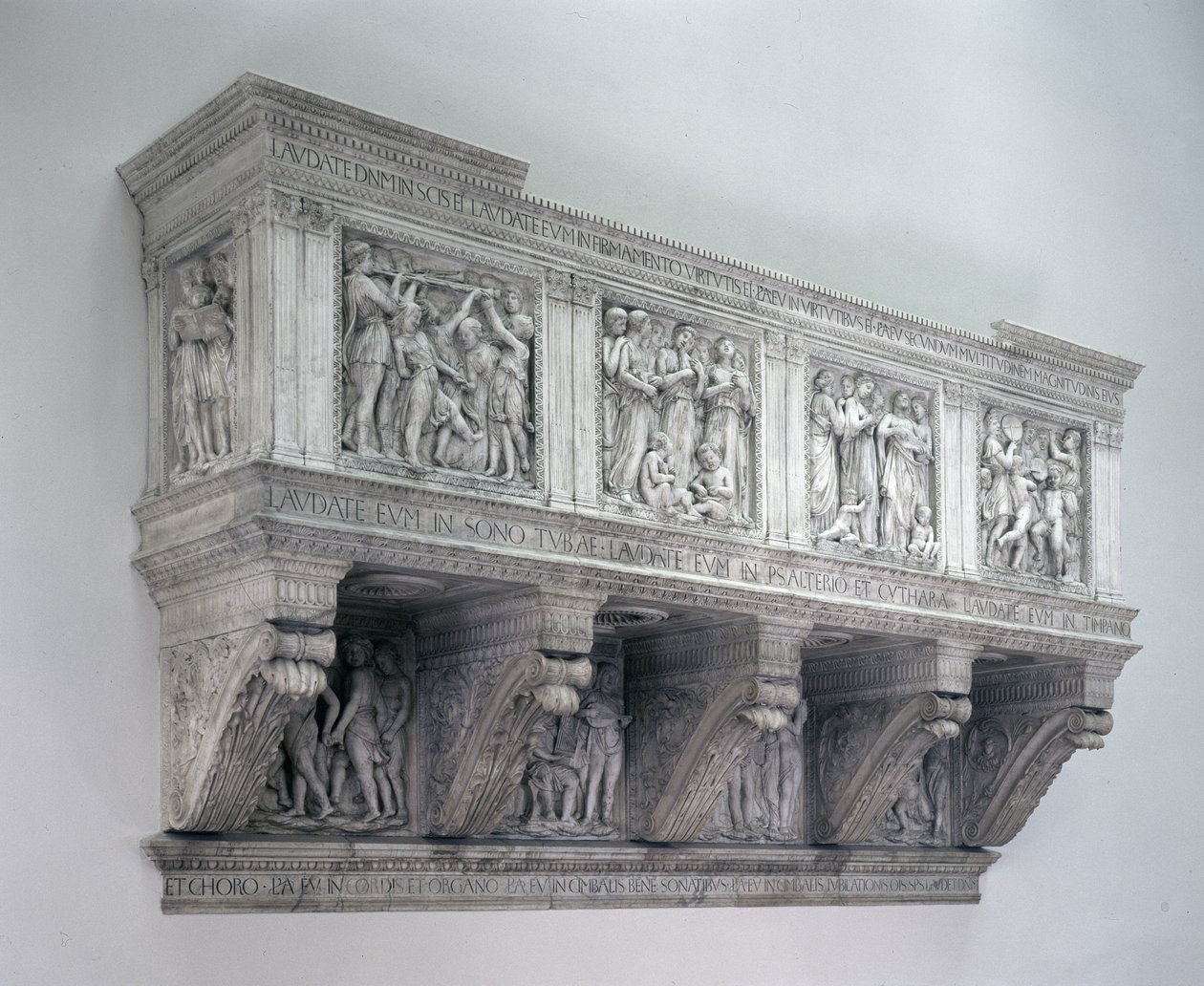 Rekonstruert Cantoria, ca. 1432-38 (marmor) av Luca Della Robbia