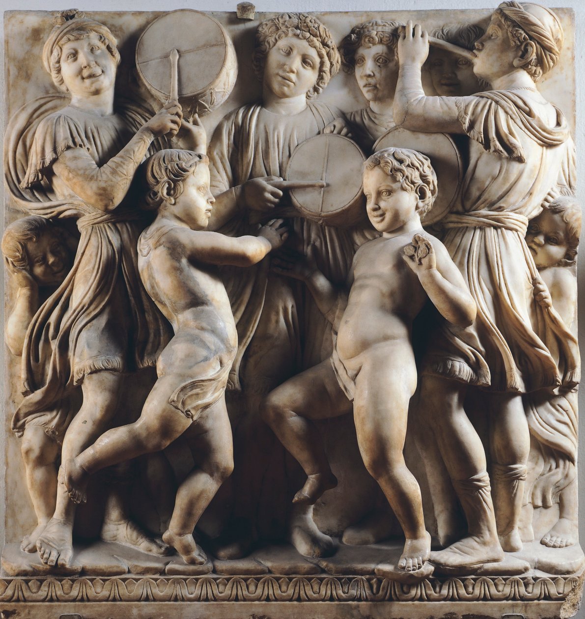 Barn og kjeruber som danser, synger og spiller, detalj av Cantoria (korgalleri) av Luca Della Robbia