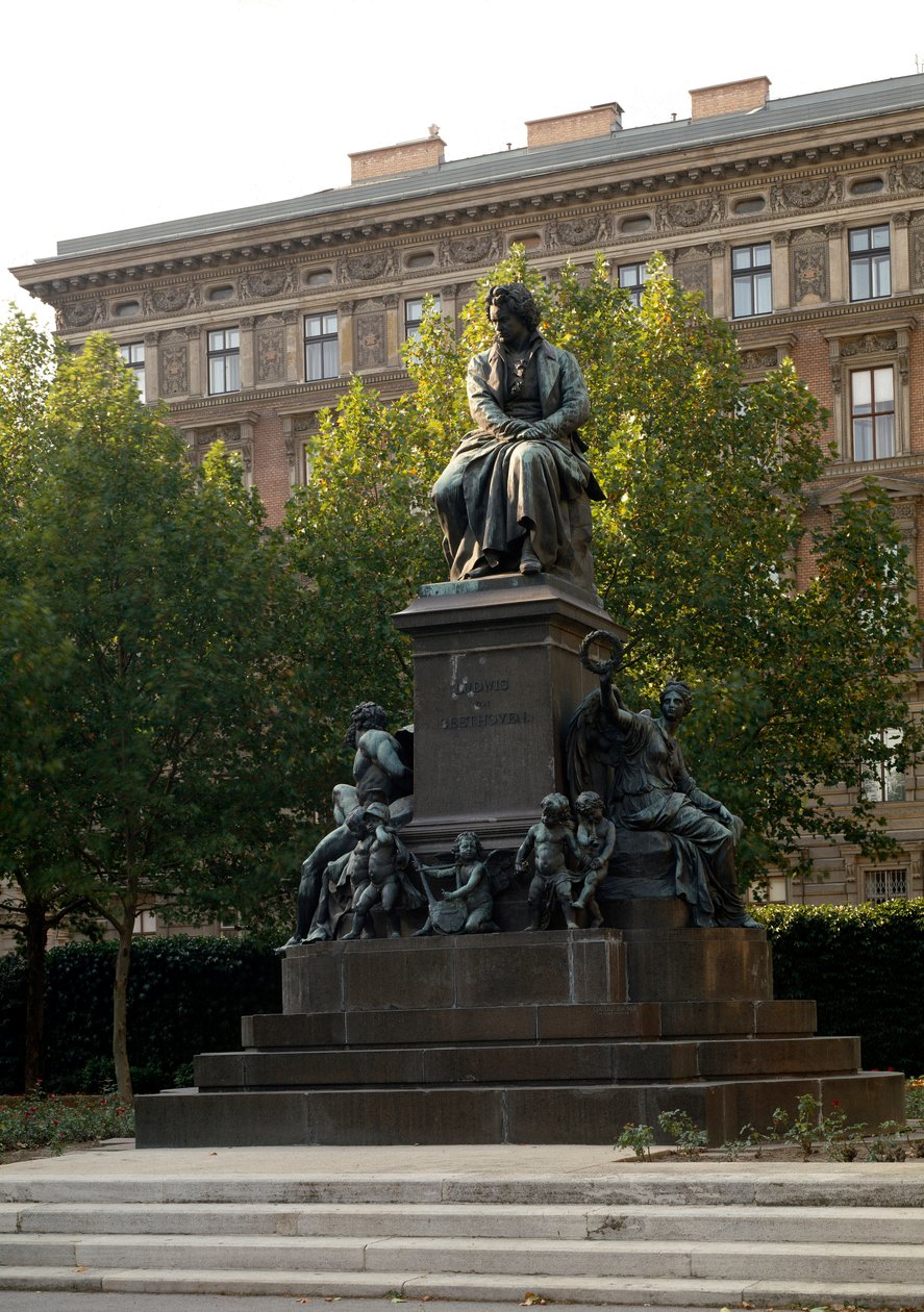 Monument til hyllest til den tyske komponisten Ludwig van Beethoven (1770-1827) laget av Kaspar von Zumbusch (1830-1915). Wien, Østerrike av Ludwig von Zumbusch
