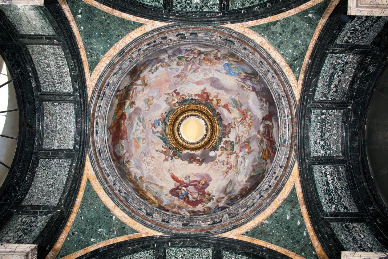 Utsikt over kuppelen til Cybo-kapellet, fresker dekorert av Luigi Garzi (1638-1721) (Utsikt over kuppelen til Cybo-kapellet fresker av Luigi Garzi) Roma Basilica di Santa Maria del Popolo (Santa Maria del Popolo-kirken), Cybo Kapell av Luigi Garzi