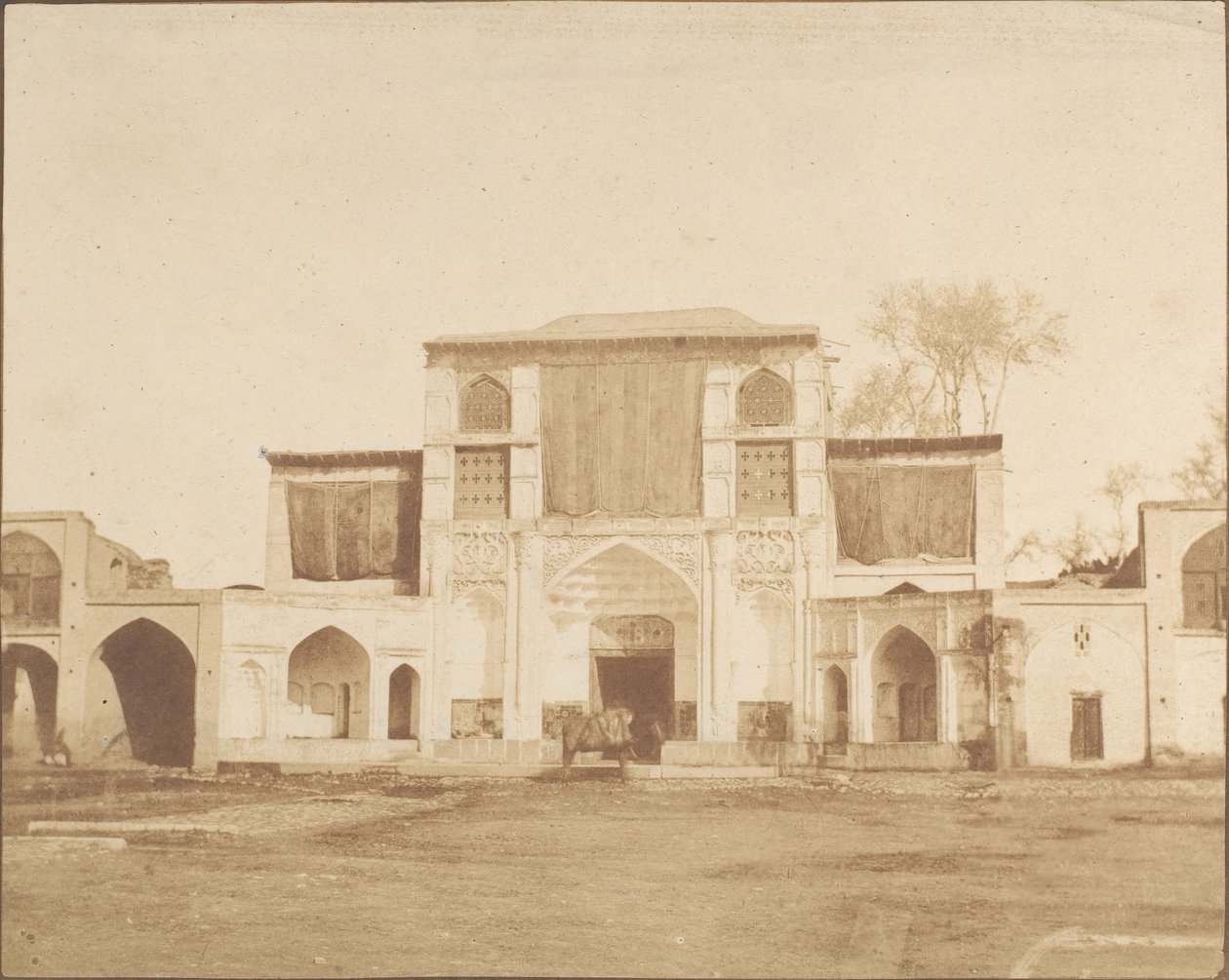 Ytre inngang til Kongens palass, Teheran, 1858. av Luigi Pesce