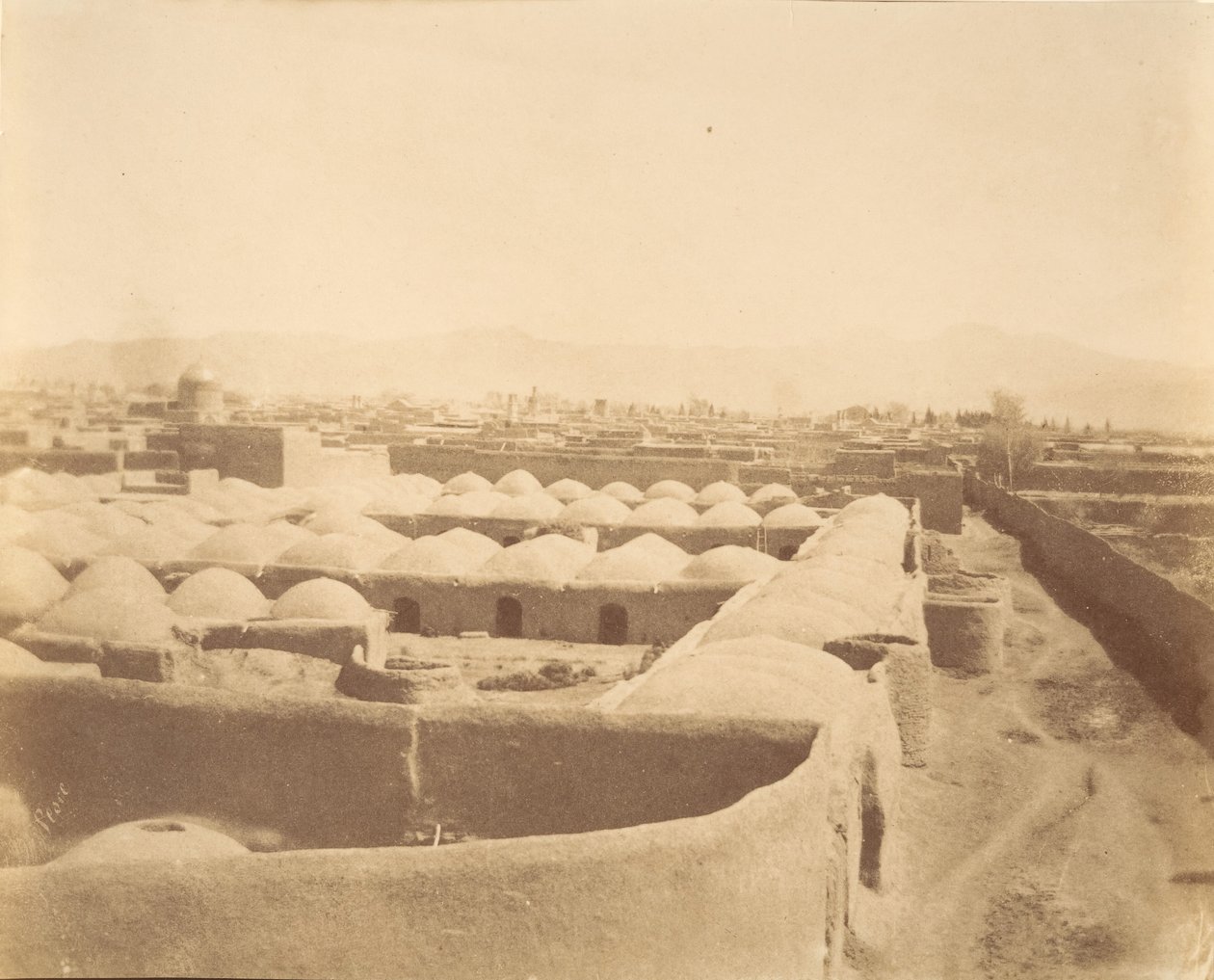 [South Gate of the Arq, Teheran, Iran], 1840-60-tallet. av Luigi Pesce