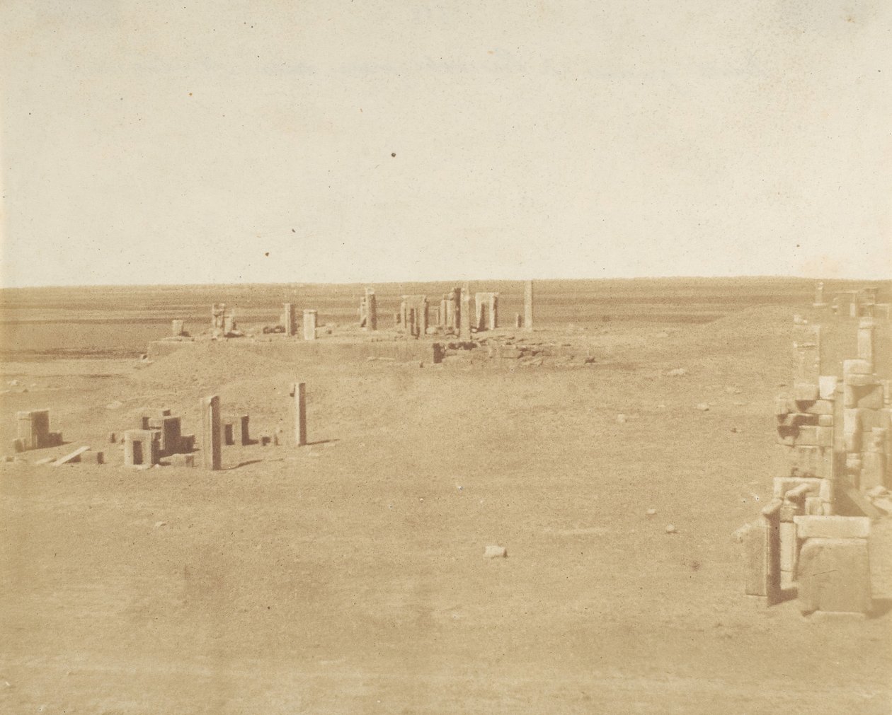 Generell utsikt over Persepolis fra fjellet, 1858. av Luigi Pesce