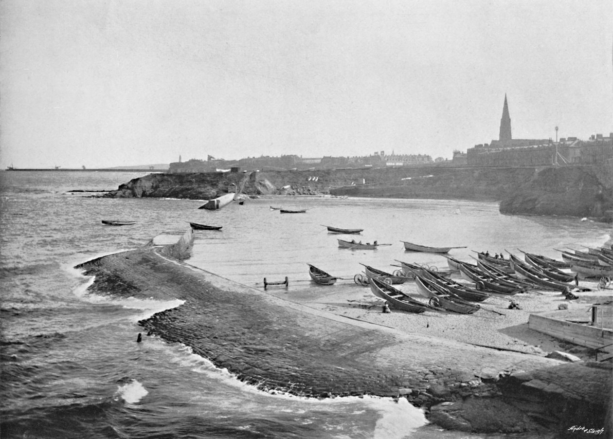 Cullercoats Bay, Tynemouth, c1896 av M. Aunty