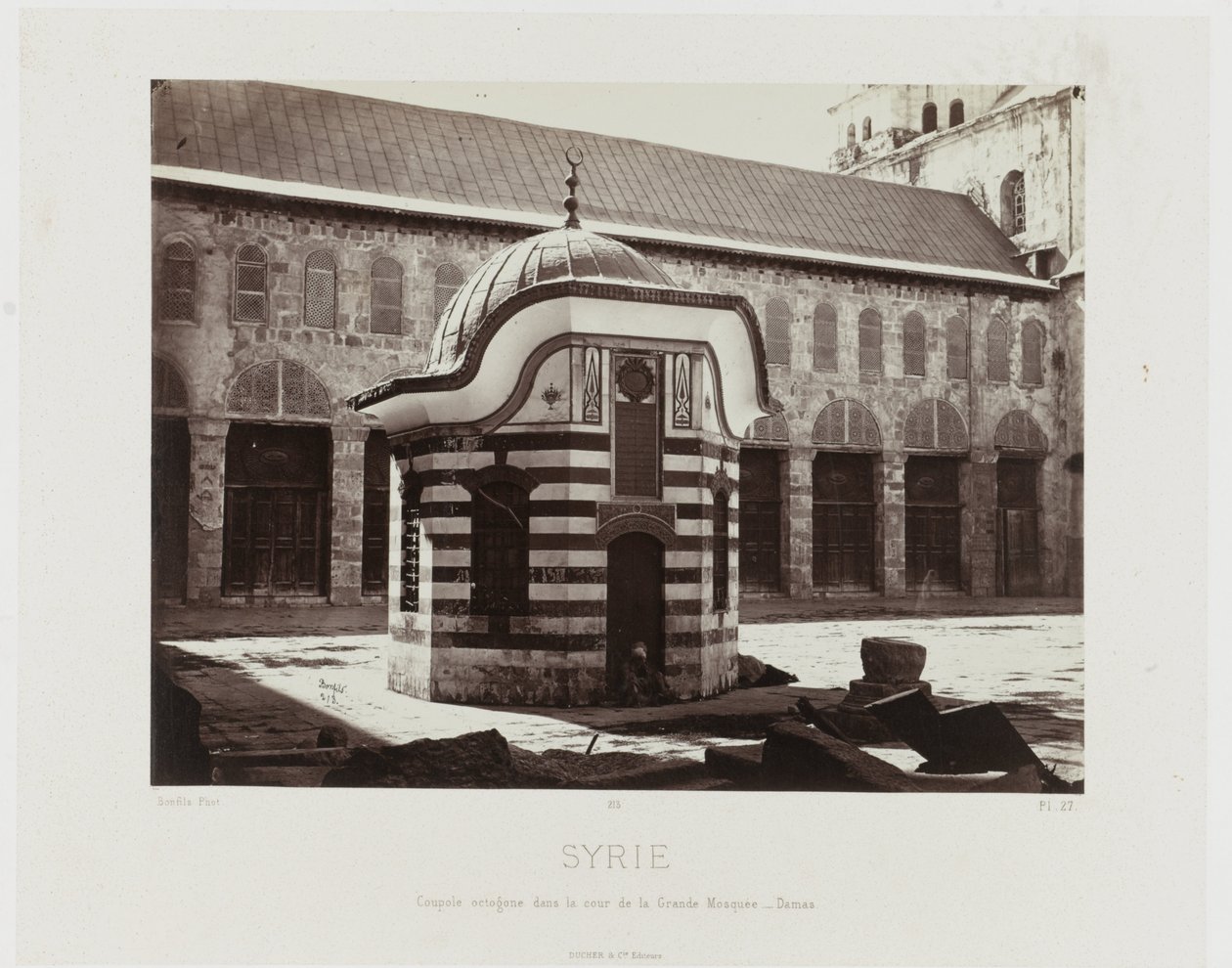 Utsikt over den achthoekige koepel på den innendørs plass av de grote Moskee i Damaskus (Syria/Octagonal kuppel i gårdsplassen til den store moskeen - Damaskus) Antikkens arkitektur: Egypt, Hellas, Lilleasia: Fotoalbum (serietittel) av Maison Bonfils
