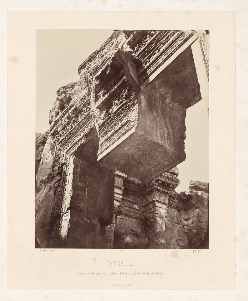 Utsikt over søylegangen i midtpunktet av tempelet i Luxor, Egypt (Egypt/ Louksor-tempelet, Generelt syn på de midterste søylene (Theben) Gammel arkitektur: Egypt, Hellas, Lilleasia: album med fotografier (serietittel) av Maison Bonfils