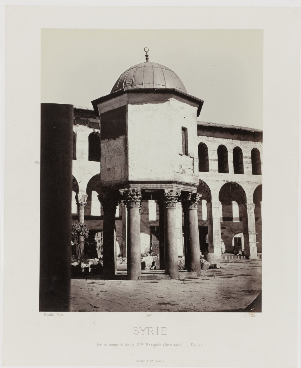 Vis opp de små koepel van de grote Moskee i Damaskus (Syria/liten kuppel av den store moskeen (hellig bok) - Damaskus) Antikkens arkitektur: Egypt, Hellas, Lilleasia: Fotoalbum (serietittel) av Maison Bonfils