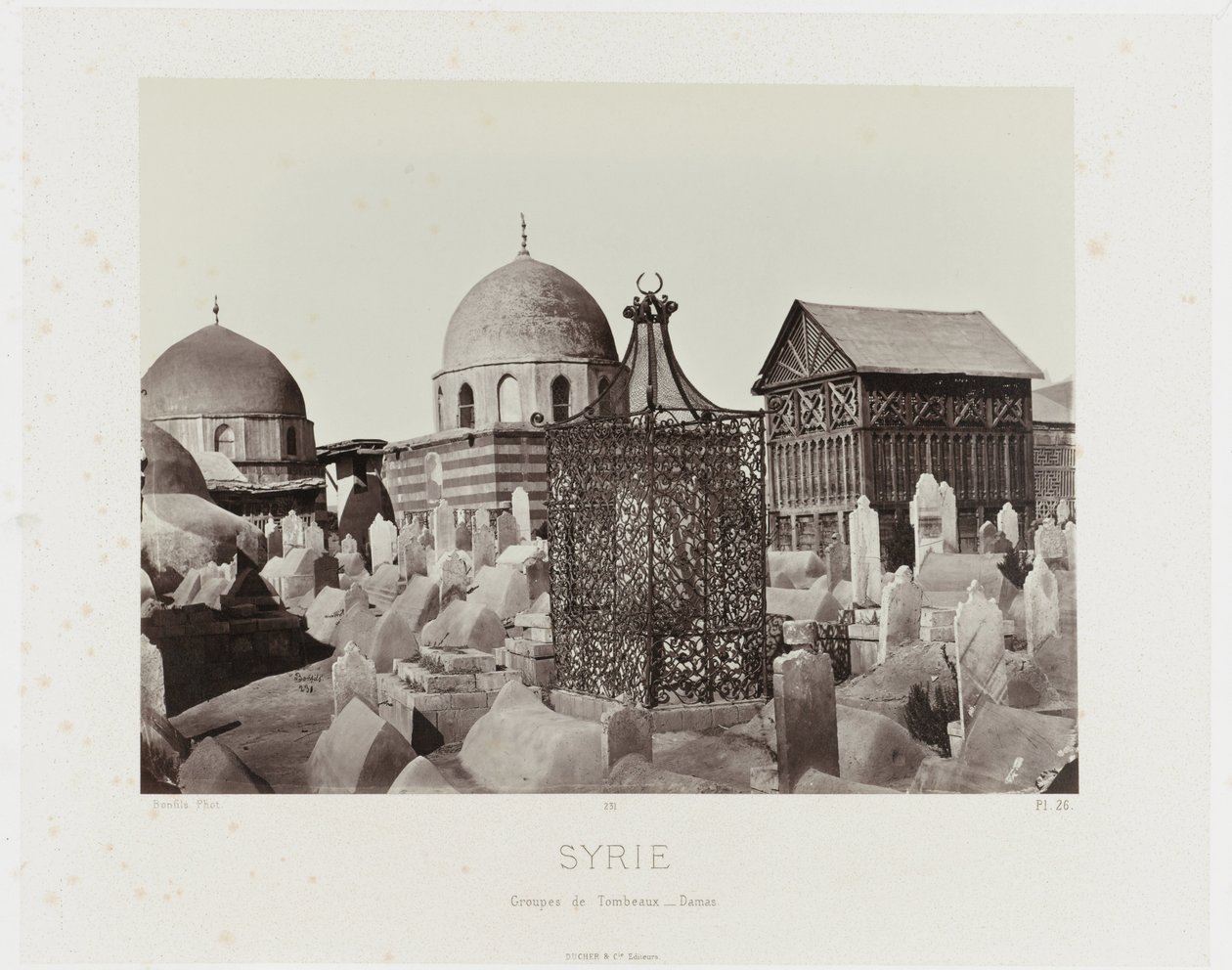 Se på en begraafplass i Damaskus (Syria/Groups of Tombs - Damaskus) Antikkens arkitektur: Egypt, Hellas, Lilleasia: Fotoalbum (serietittel) av Maison Bonfils
